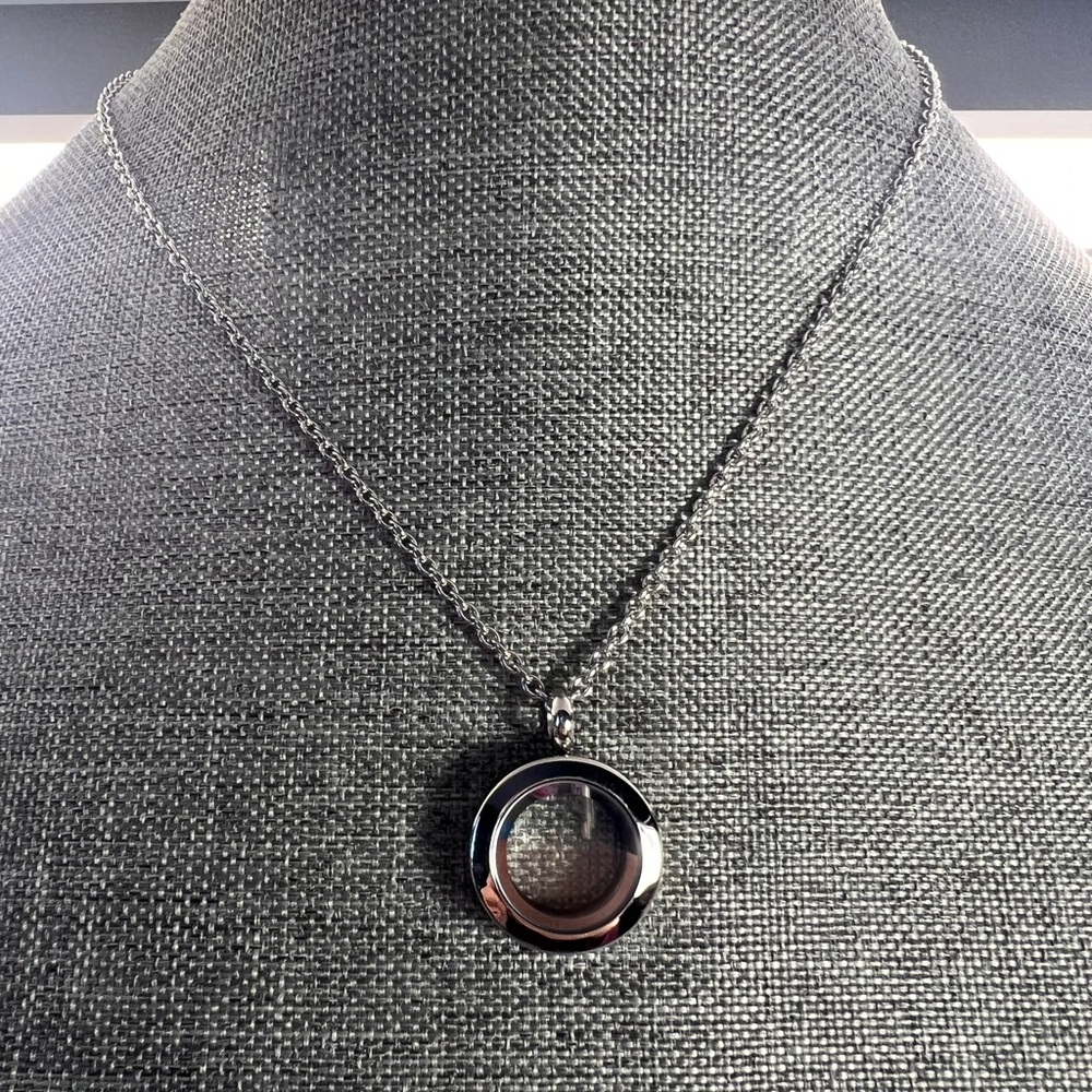 Chic Silver Charm Pendant Necklace